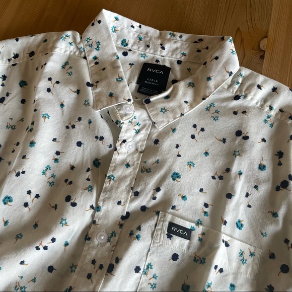 RVCA | 🆕 Calico button up - Picture 9 of 9